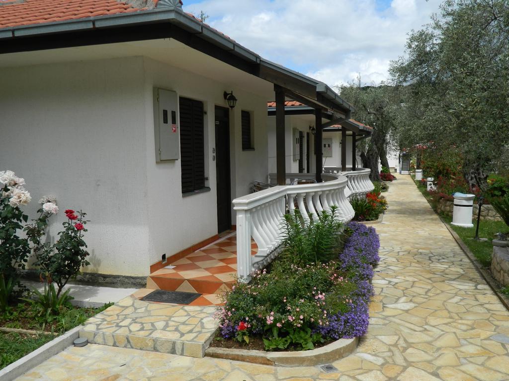 President Bungalows And Apartments Utjeha Zewnętrze zdjęcie